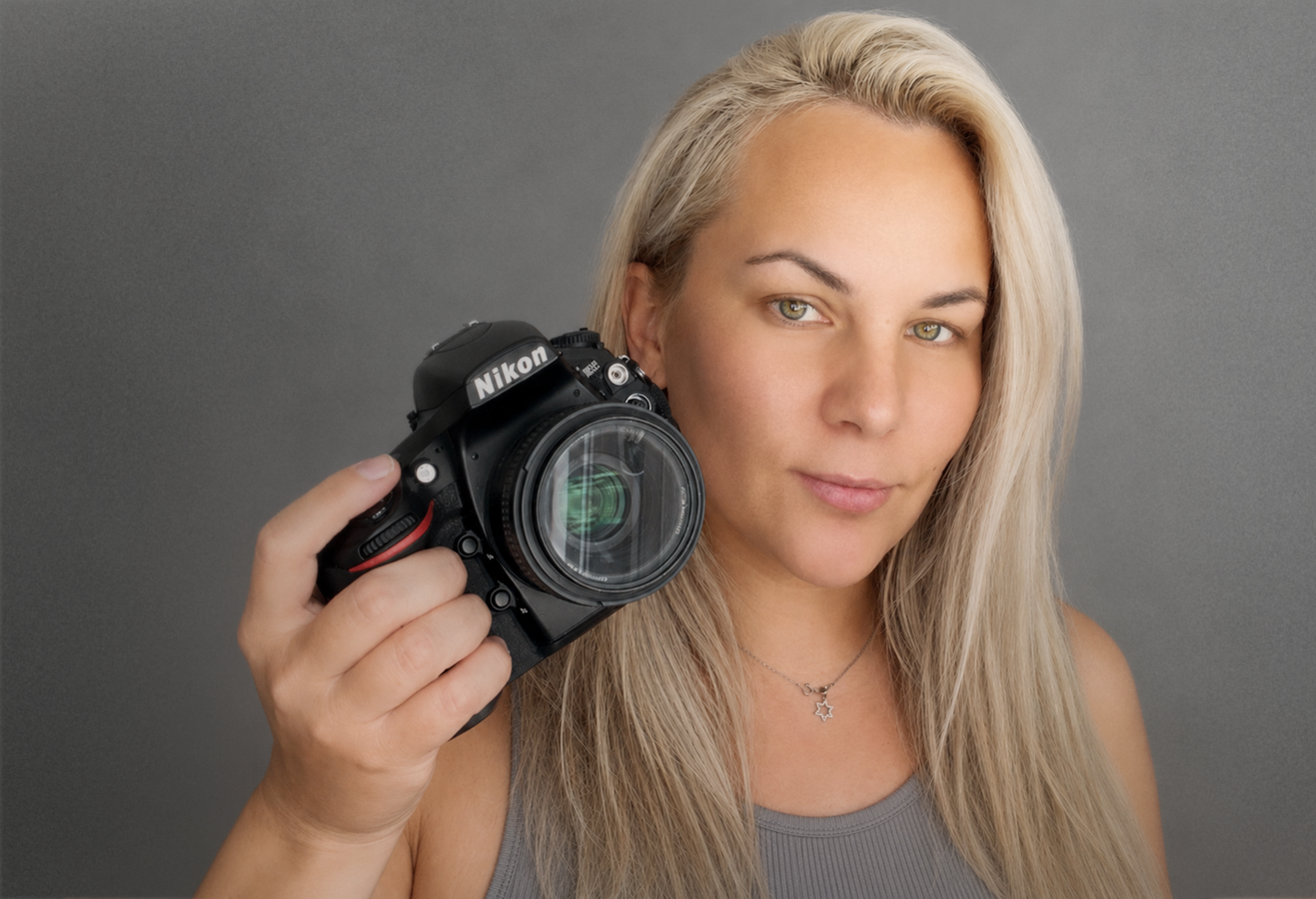 Olya Yizhak, photographer